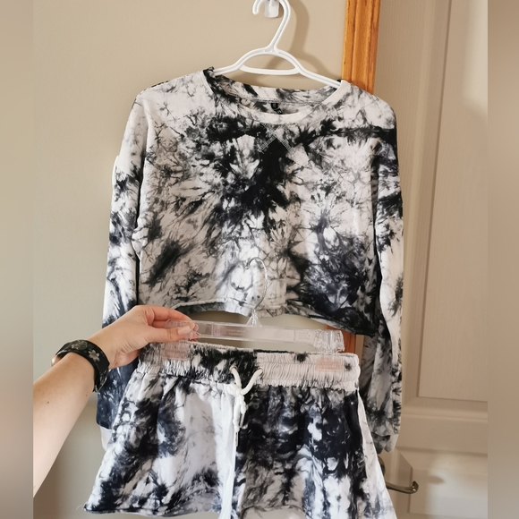 Zaful Crop Top and Short Set - Picture 2 of 7